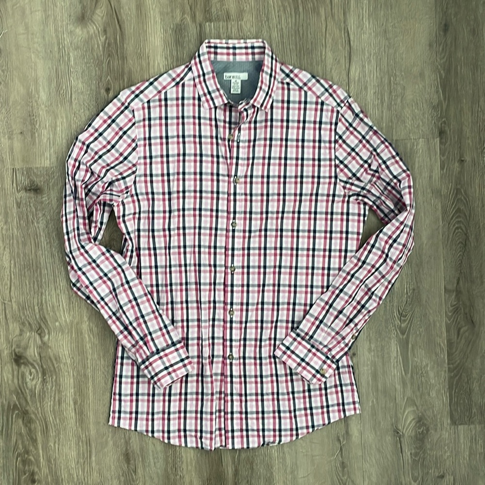 Bar III men’s plaid pink button down
